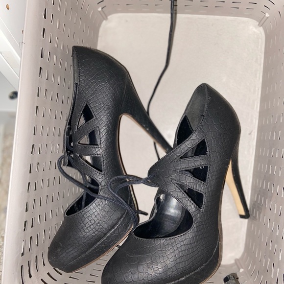 Closed Toe Platform Heel - Picture 3 of 3